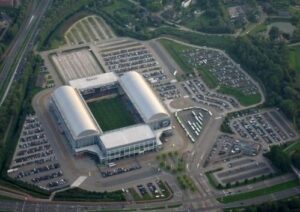 gelredome-van-boven-met-autos-002
